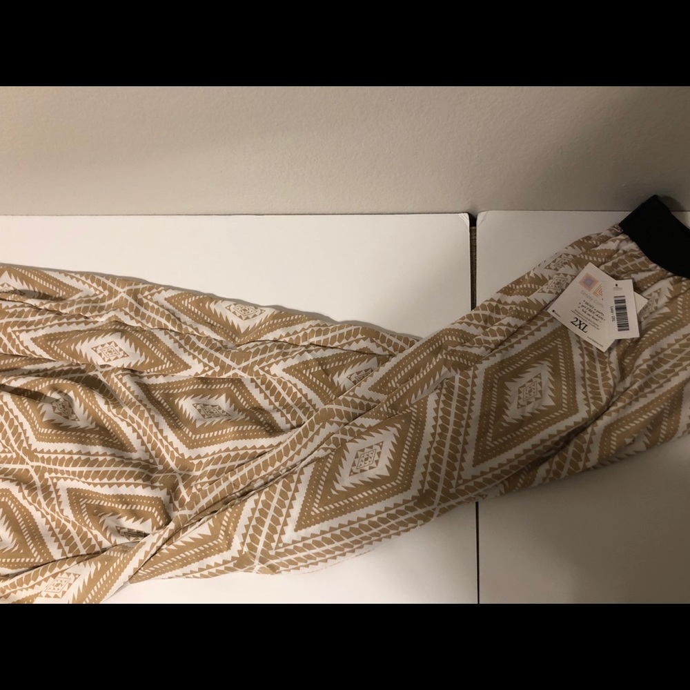 LulaRoe 2x Lucy - NWT - tan diamond